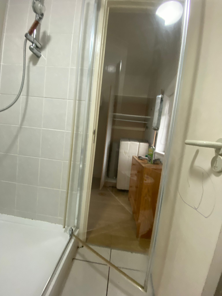 How to Clean Limescale from Shower Glass in London