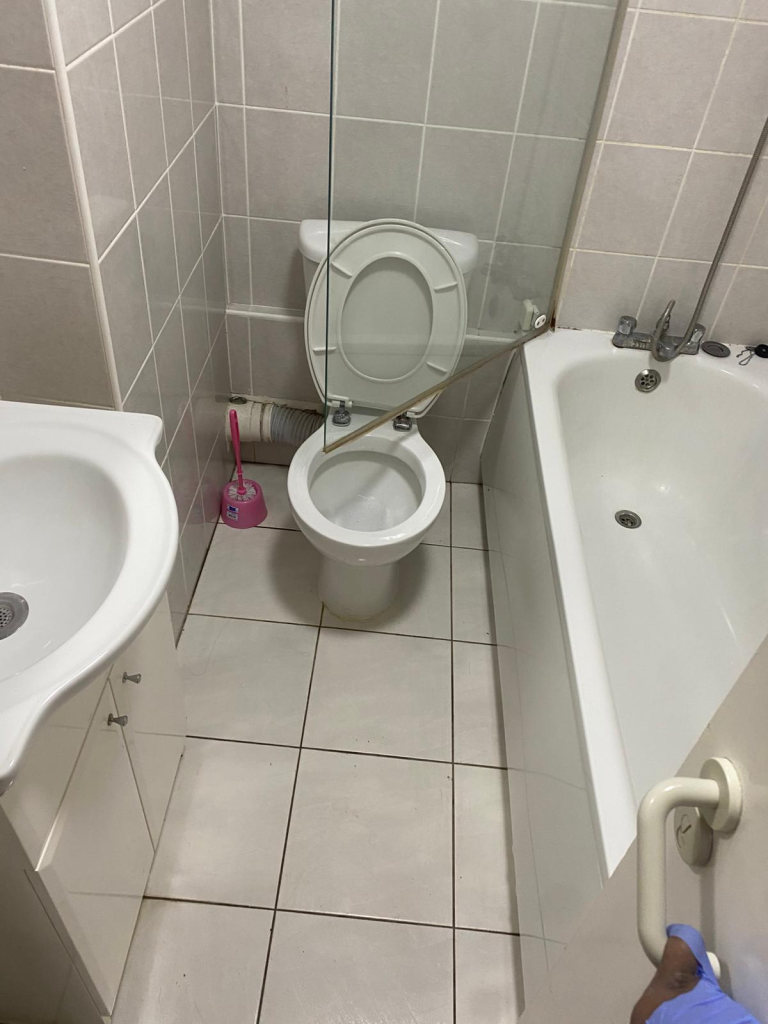 how to Deep Clean a Bathroom in London 